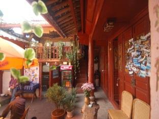 Overseas Inn Lijiang  Dış mekan fotoğraf